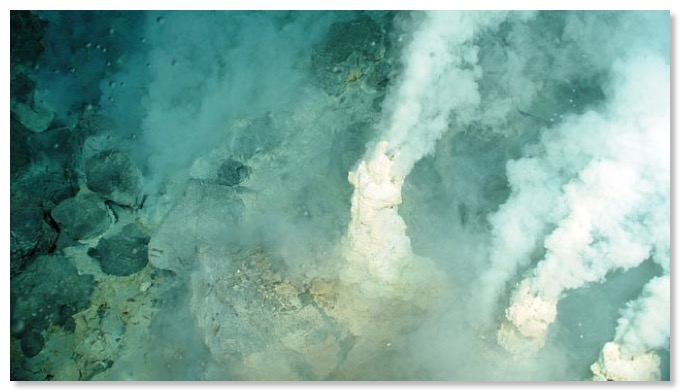 ht_white_smokers_nt_110928_wg